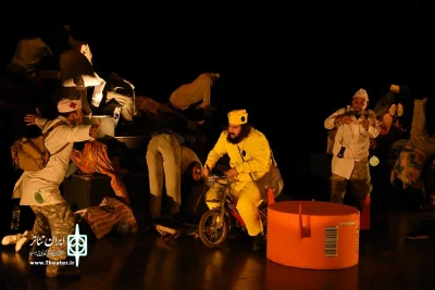 صمد رحیمی با  «رویاهای آبی مردان صلیب سرخ» در جشنواره تئاتر استانی