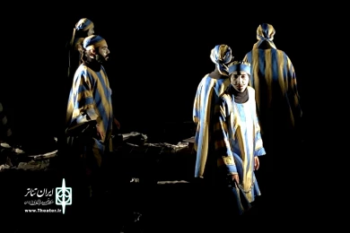 نمایش 《سوتفاهم با چند درجه مایل به آلبر کامو 》به کارگردانی محمدرضا مولودی در گرگان